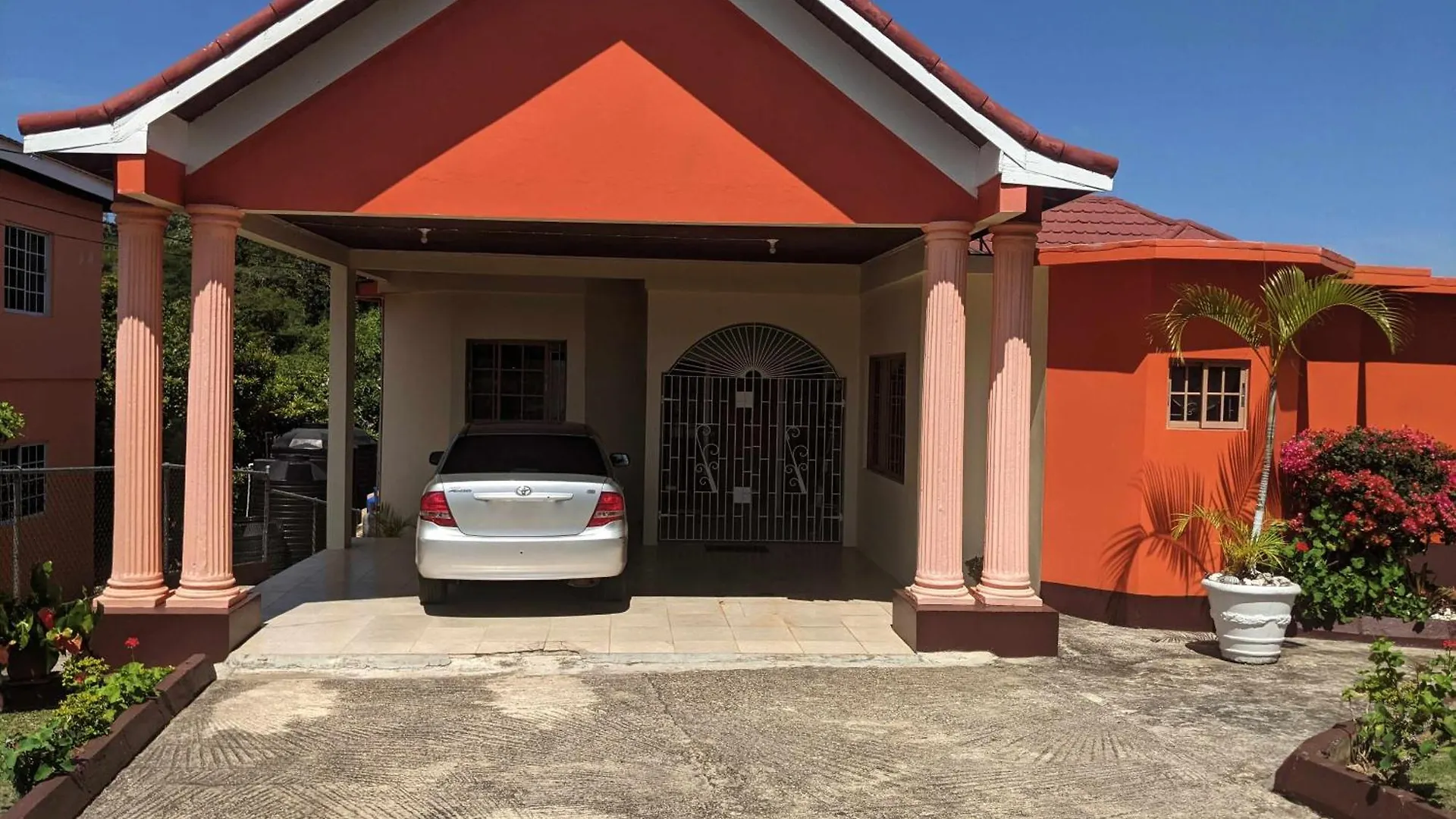 Oasis Living Getaway In Mandeville, Manchester contacts